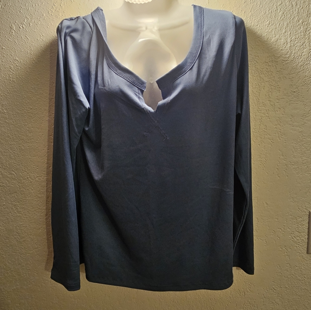 Shein curve 2XL tee  3/4 sleeve nwot. FREE WITH ANOTHER PURCHASE FROM MY STORE